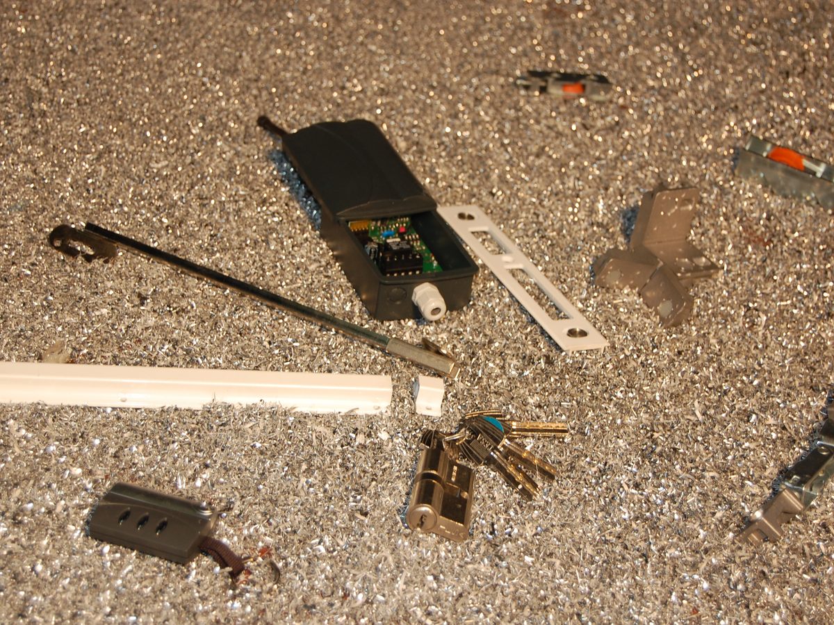 Motor de puerta de garaje con su mando a distancia